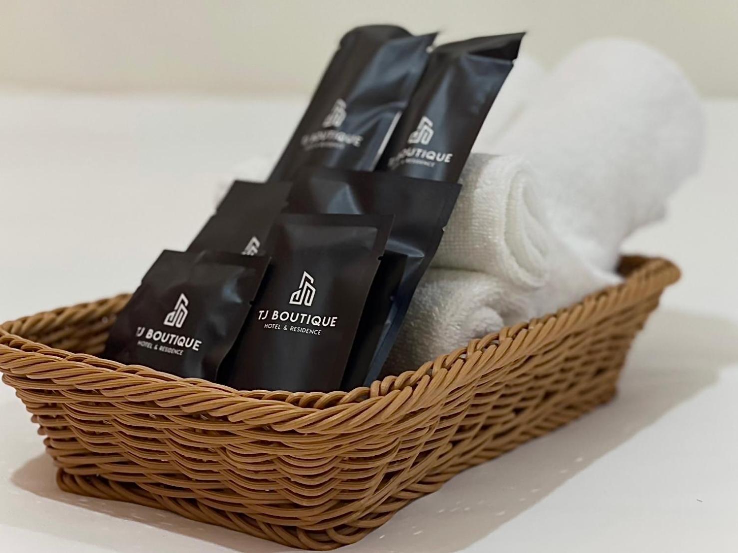 Tj Boutique Hotel ウタイターニー エクステリア 写真